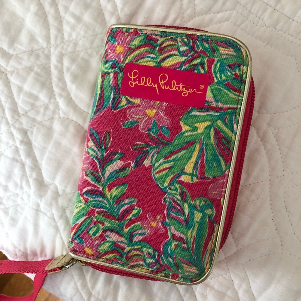 lilly pulitzer phone wristlet